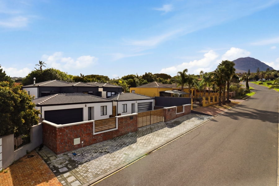 4 Bedroom Property for Sale in Somerset Ridge Western Cape